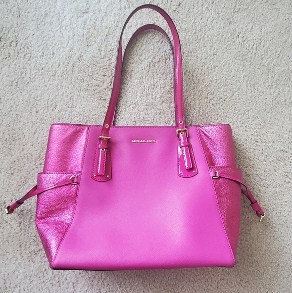 Michael Kors Handbags - Michael Kors Tote
